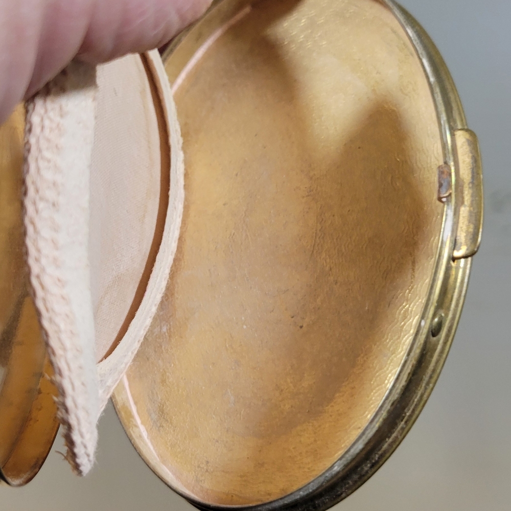 Antique Powder Makeup  Compact - Picture 6 of 6